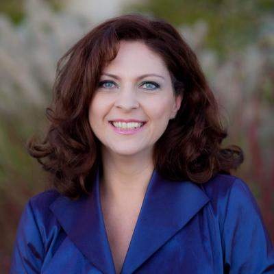 Daniela Lucia Nistor: 'Permite-i energiei feminine să te conducă și să te inspire'