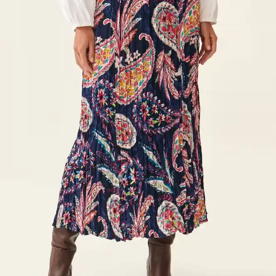 Fustele plisate: 20 de modele minunate pentru orice garderobă