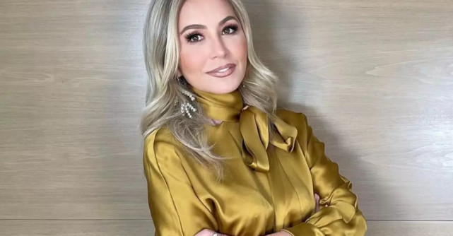 Anastasia Soare, criticată dur pentru rochia albă purtată la nunta nepotului: Rochie alba ar trebui sa aiba doar mireasa!