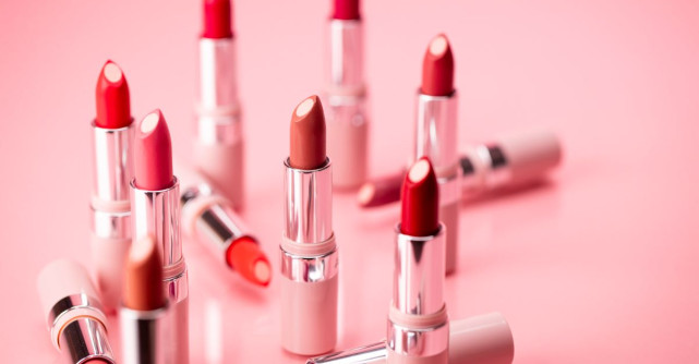 Avon lansează Make-up+Care, gama care îngrijește, uniformizează și protejează tenul