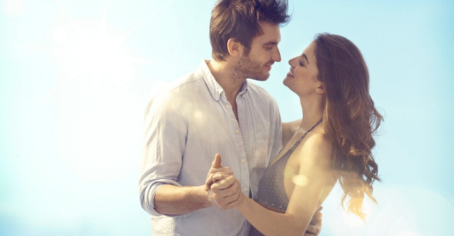 10 lucruri neasteptate pe care barbatii si-ar dori ca femeile sa le faca mai des in relatie