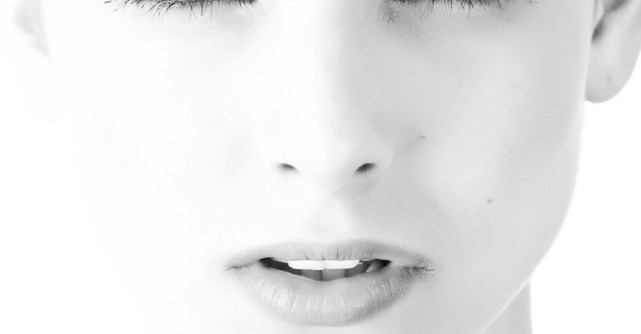 Corectarea ridurilor prin proceduri minim invazive - acidul hialuronic si grasimea proprie