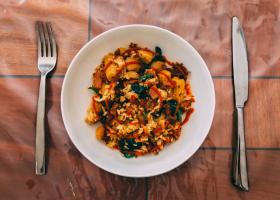 Nu mai arunca mâncarea pe care ai uitat-o în frigider! Iată cum o poți ”regăti”