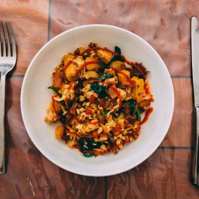 Nu mai arunca mâncarea pe care ai uitat-o în frigider! Iată cum o poți ”regăti”