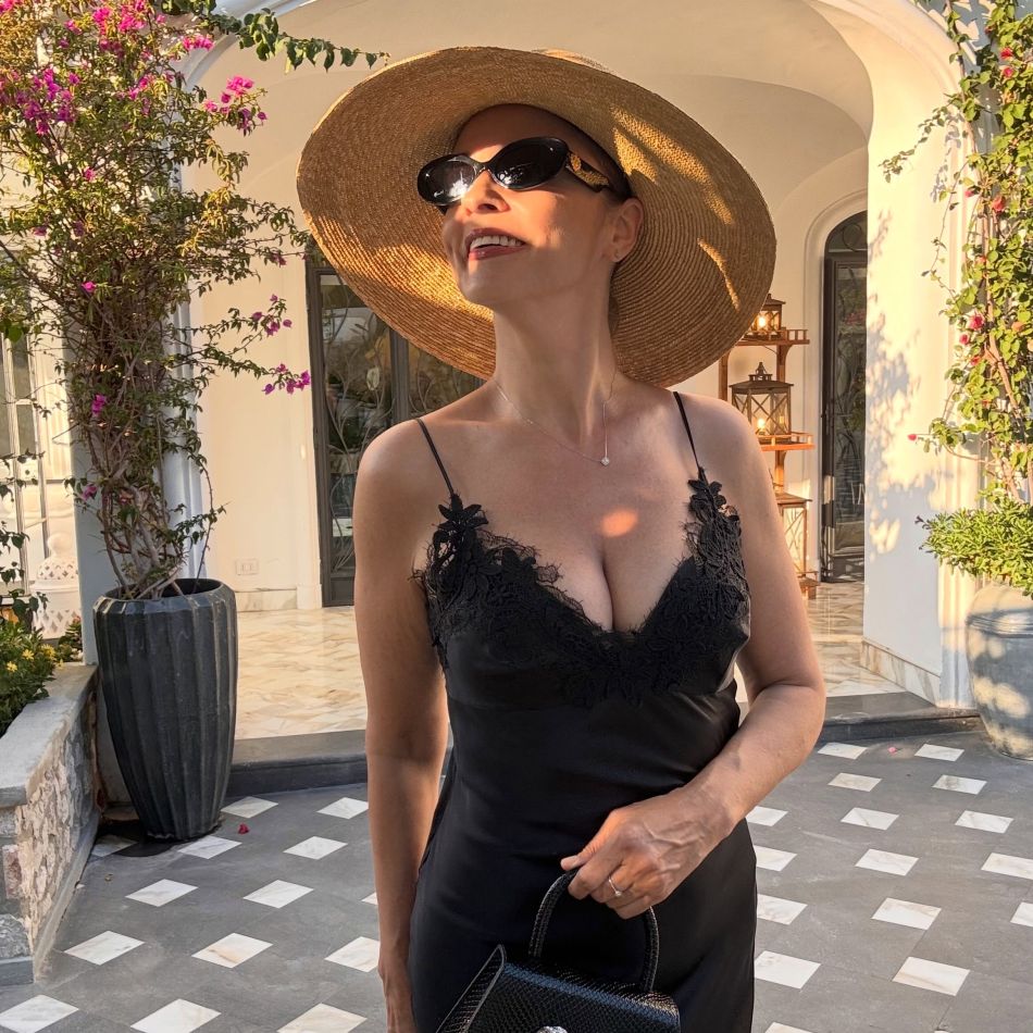 Andreea Marin, apariție rară în costum de baie în Capri. Vedeta și-a surprins fanii cu transformarea sa