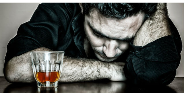 Aceasta femeie isi aude sotul plangand. Ce urmeaza? INCREDIBIL