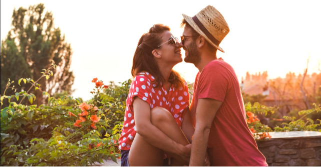 8 semne că te iubește cu adevărat