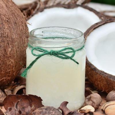 Cum să repari părul degradat cu ulei de cocos. 5 măști eficiente