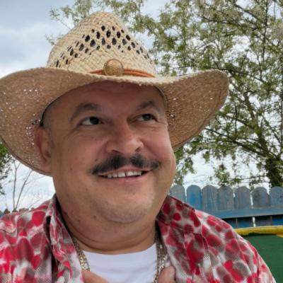Mihai Bobonete, de nerecunoscut la un eveniment din Slobozia. Ce a făcut actorul în ploaie i-a impresionat pe toți