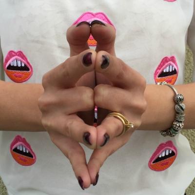 De ce inelul de logodna este pe al patrulea deget?