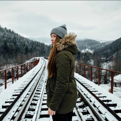 Geci parka pentru zile reci: 5 modele practice și călduroase