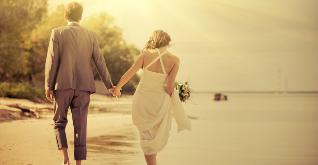  La 9 ani de la nunta, acest cuplu a gasit un cadou inca nedeschis