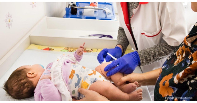 Ratele de vaccinare a copiilor sunt în scădere în Europa, ceea ce favorizează reapariția rujeolei și a tusei convulsive