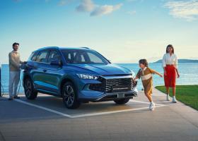 BYD lansează SEALION 5 DM-i, SUV-ul de familie cu flexibilitate Super Hybrid pentru viața de zi cu zi