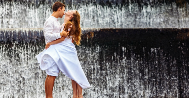 De ce femeile puternice se indragostesc atat de usor?