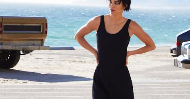 Calvin Klein dezvăluie noua campanie de îmbrăcăminte pentru femei cu Kendall Jenner
