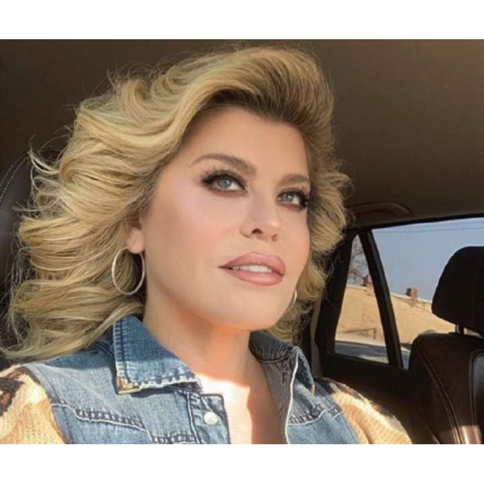 Loredana Groza, sexy și neliniștită în fața oglinzii. Vedeta a pozat fără lenjerie intimă, iar reacțiile nu au întârziat să vină