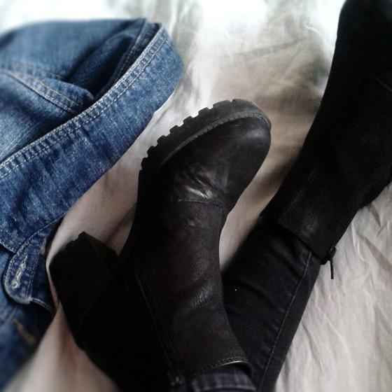 Botinele din texturi deosebite - cum sa le porti