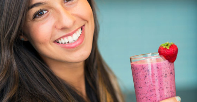 Dinti galbeni? 7 alimente care iti PATEAZA dintii