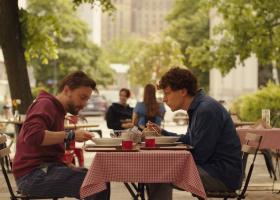 Premiatul film 'A real pain' este disponibil acum pe Disney+