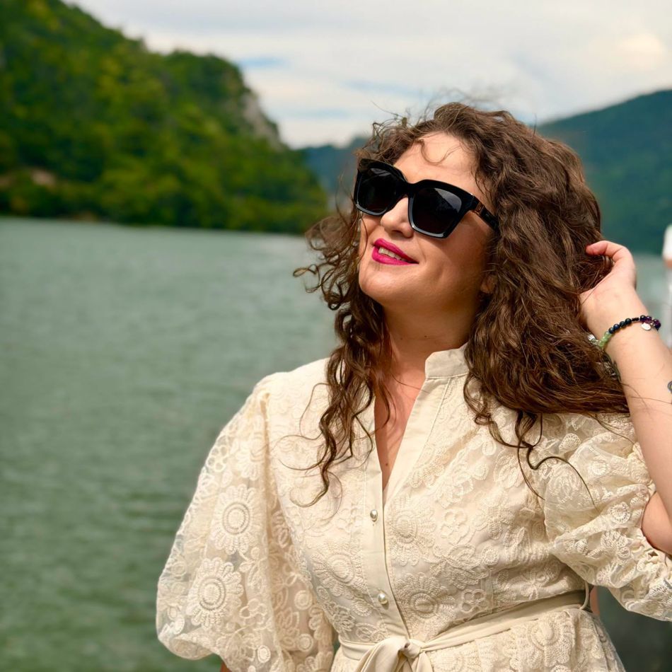 Carmen Chindriș s-a căsătorit în mare secret! Artista a ales satul natal pentru cununia religioasă