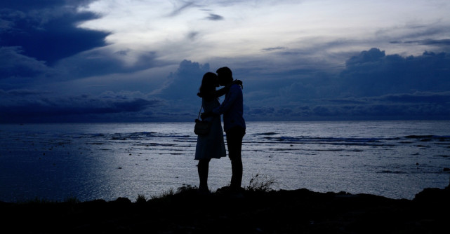 Nu a fost, nu este și nici nu va fi vreodată datoria ta să faci alți oameni fericiți