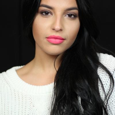 Rujurile în nuanțe electrice neon te pun în centrul atenției