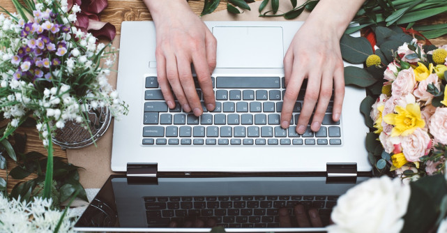 4 motive pentru care să cumperi flori online