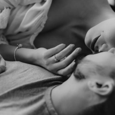 12 Moduri prin care iti spune ca te iubeste fara a rosti un cuvant