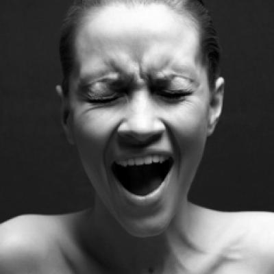 Rebecca Black, una dintre cele mai proaste cantarete