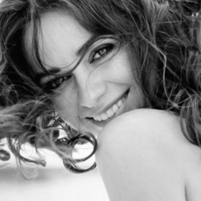 Dragă femeie, ia aminte! Fericirea nu vine cu un bărbat