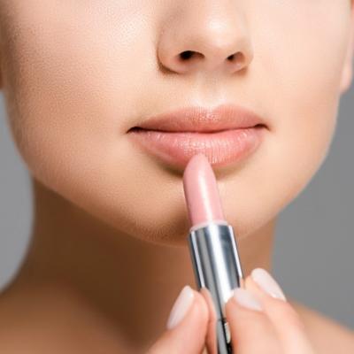 8 rujuri nude pentru machiaj cu efect natural