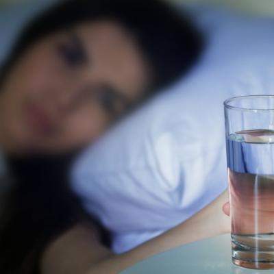 Spune-mi cât dormi ca să-ți spun câtă apă trebuie să bei