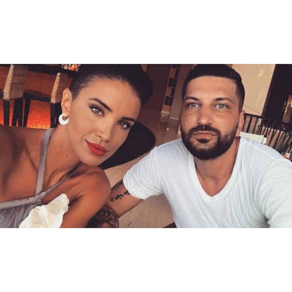 Vedetele s-au întrecut în ținute spectaculoase la nunta lui Smiley cu Gina Pistol! Care a fost cea mai îndrăzneață apariție?