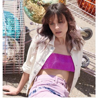 Mizeaza pe culoarea intensa a parului tau. Afla cum te poti bucura cat mai mult de un look cool, fara efect de matuire?