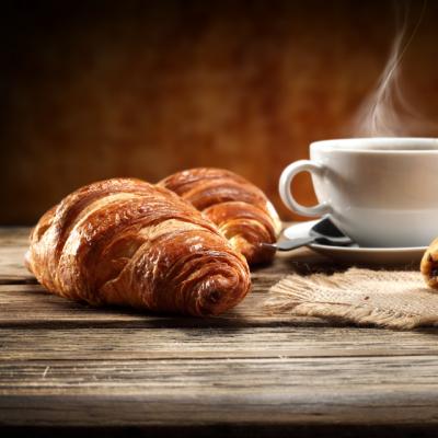 Croissantul cu unt, deliciul frantuzesc pentru care merita sa te trezesti dimineata