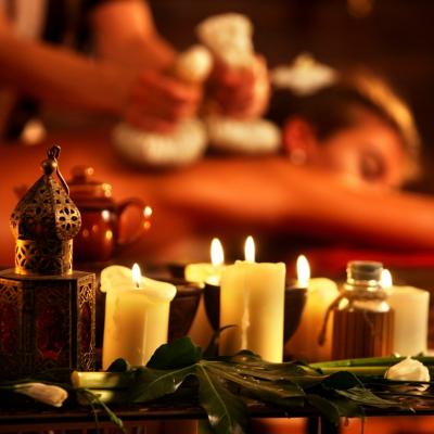 Uleiuri erotice de masaj pentru o noapte de... bis!