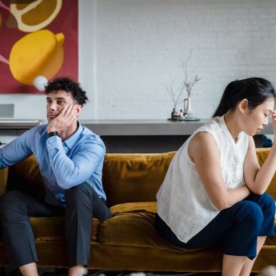 Certurile în relație: Când sunt firești și când devin un semnal de alarmă?