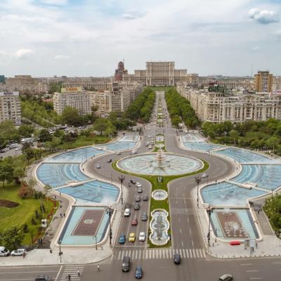 FOTO: Castelul uitat din centrul Bucureștiului, de 4,5 milioane de euro, care pare desprins dintr-un film de groază