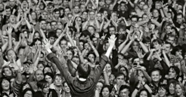 Suede live in premiera la Bucuresti