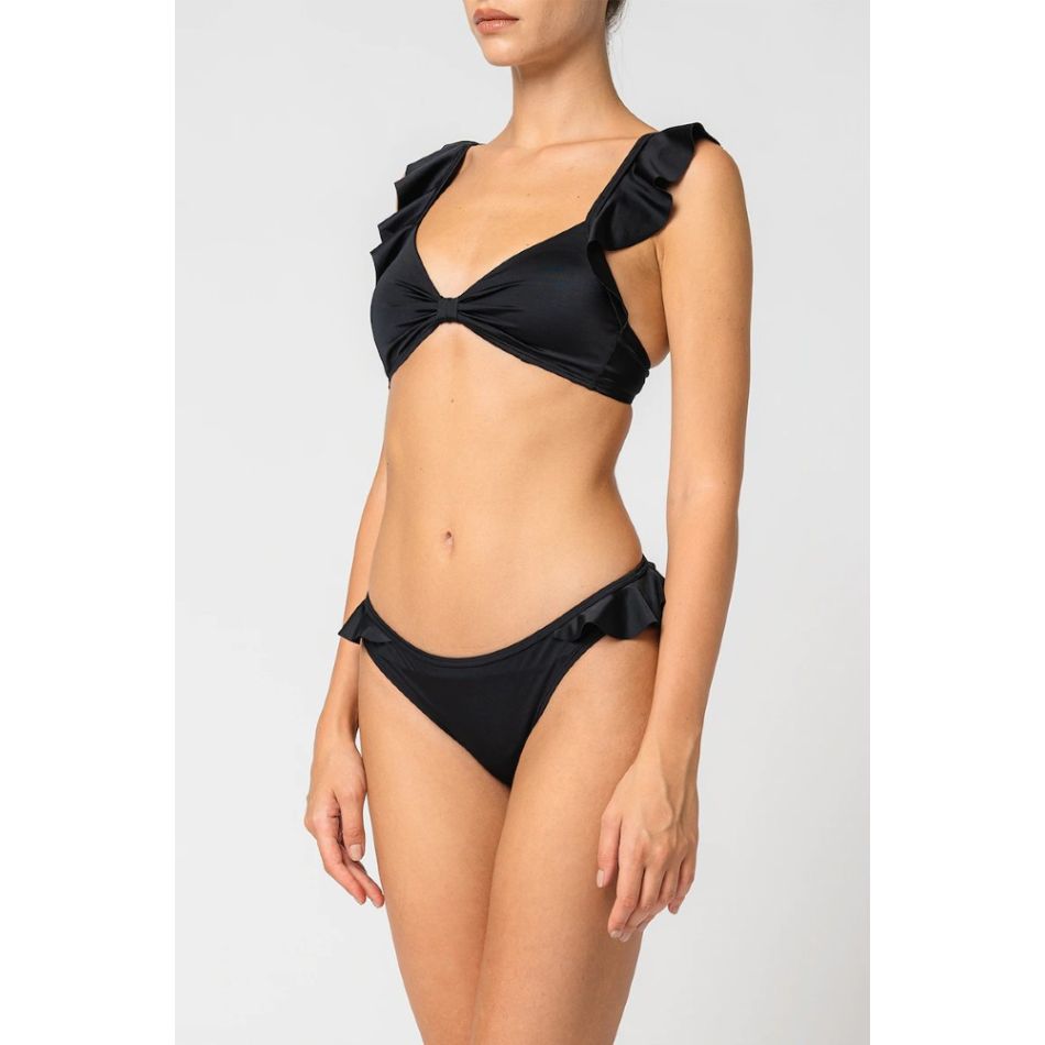 Costumul de baie în două piese: Vedeta verii