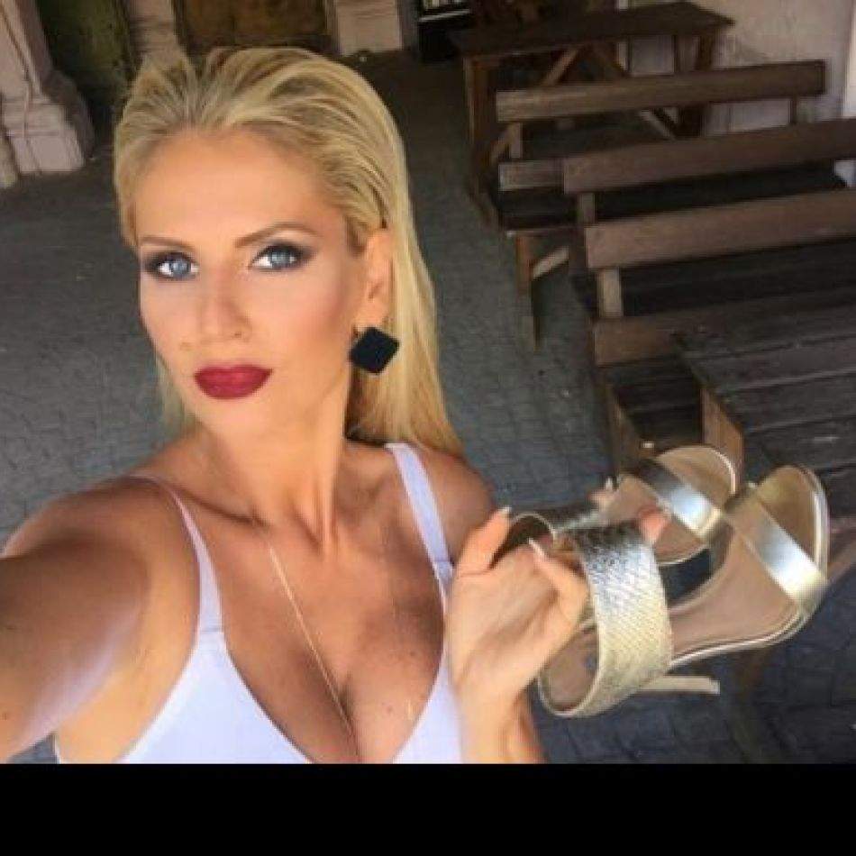 Pe Andreea Bănică o cunoaște o țară întreagă, dar puțini știu cum arată sora ei! Imagine rară cu sora cea mare a artistei