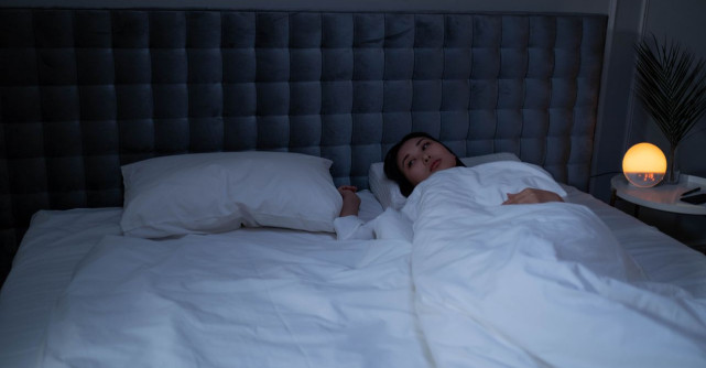 Ce se întâmplă cu hormonii tăi când dormi prea puțin mai multe nopți la rând