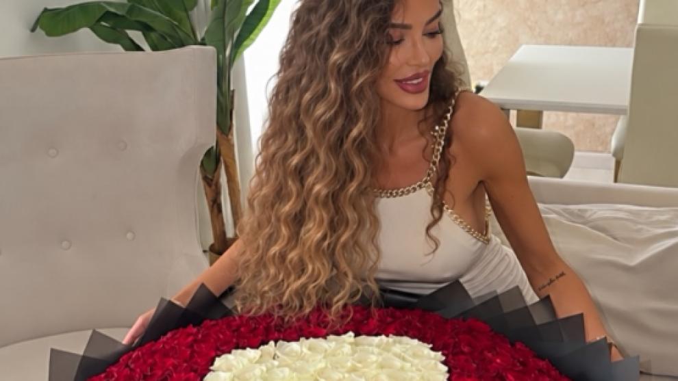 Bianca Drăgușanu, surpriză spectaculoasă în Dubai! A primit 1.100 de trandafiri, dar reacția vedetei a uimit pe toată lumea