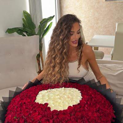 Bianca Drăgușanu, surpriză spectaculoasă în Dubai! A primit 1.100 de trandafiri, dar reacția vedetei a uimit pe toată lumea