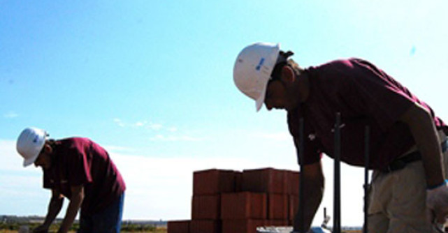 Ziua Mondiala a Locuirii: BIG BUILD construieste 14 locuinte in 5 zile, pentru familiile defavorizate