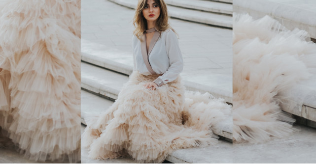 Fustele lungi cu multe de volane sunt ideale de Crăciun sau Revelion
