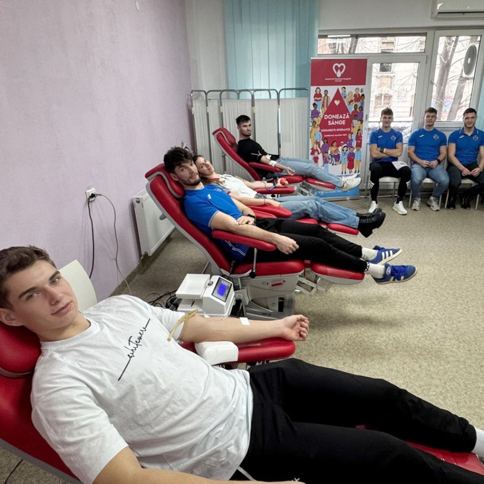 Sportivii lotului de tineret al Federației Române de Canotaj au donat sânge pentru a salva vieți