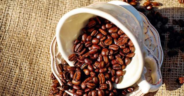 5 tratamente naturale cu cafea pentru ten perfect și păr strălucitor