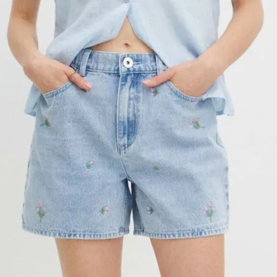 Descoperă 15 de modele de pantaloni scurți pentru femei. Alegerea perfectă pentru ținutele din această vară